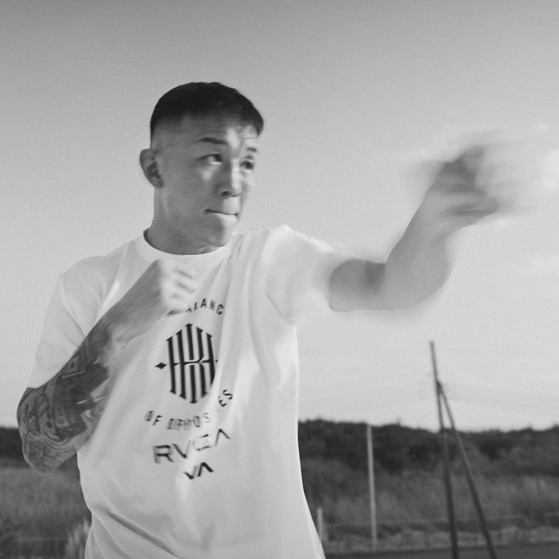 萩原京平プロデュース　KHIロングT RVCA、MMAファイター・萩原京平が手掛ける「KHI」と初コラボレーション