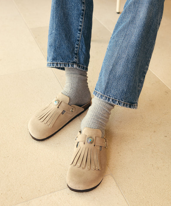 GENUINS ウィメンズ クロッグサンダル FRINGE VELOUR TAUPE 【2026年秋冬モデル】