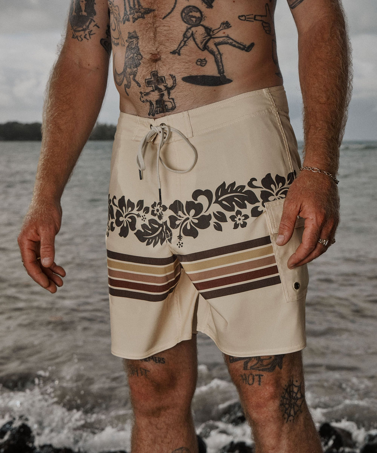 最終値下げ THE RERACS 38 23SS バルカラーショートパンツ OUTLET】【直営店限定】RVCA メンズ EXOTICA TRUNK 17 ボードショーツ