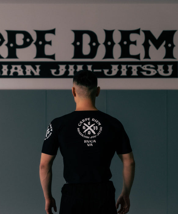 RVCA SPORT メンズ CARPE DIEM X RVCA RS ST ラッシュガード 【2026年夏モデル】