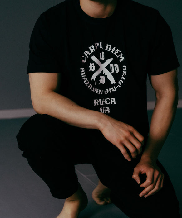 RVCA SPORT メンズ CARPE DIEM X RVCA ST Tシャツ 【2026年夏モデル】