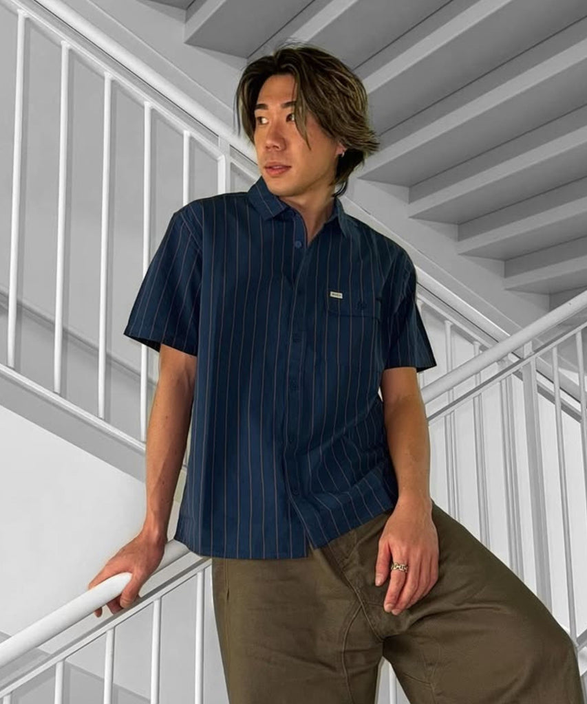 SALE】【直営店限定】RVCA メンズ TJP DAYSHIFT STRIPE SS 半袖シャツ