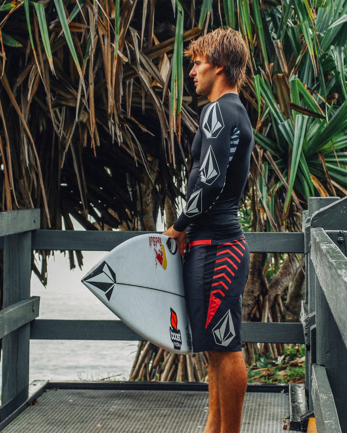 A0812513_BLK_LIFESTYLE_1_1200x