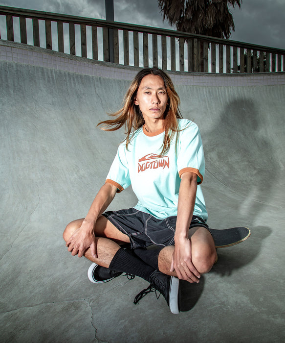 <QUIKSILVER X DOGTOWN> メンズ DTQS PG HORRORSCRIPT RINGER ST 半袖コットンTシャツ ルーズフィット【2026年夏モデル】