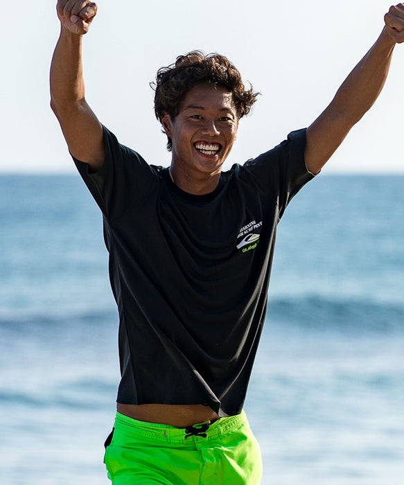 QUIKSILVER <超速乾x遮熱Tシャツ> ICON OF SURF 26 SS メンズ半袖Tシャツ UPF50+ 4WAYストレッチ<URBAN TECH>【2026年夏モデル】