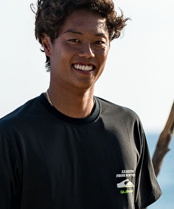 QUIKSILVER <超速乾x遮熱Tシャツ> ICON OF SURF 26 SS メンズ半袖Tシャツ UPF50+ 4WAYストレッチ<URBAN TECH>【2026年夏モデル】