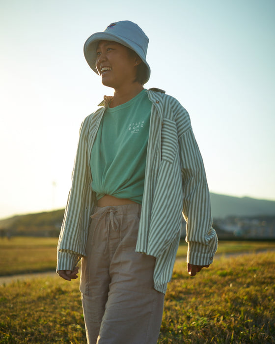 【OUTLET】【直営店限定】BILLABONG レディース 【SUNBEAMS & DAYDREAMS】 IN THE TIDE ROAD TRIPPIN 長袖シャツ 【2023年春夏モデル】