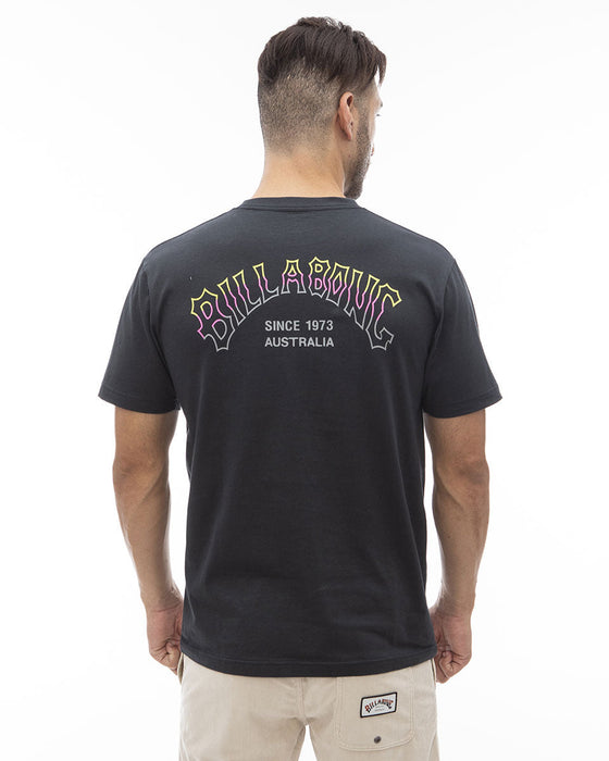 【OUTLET】BILLABONG メンズ TRIBONG ARCH Ｔシャツ 【2024年夏モデル】