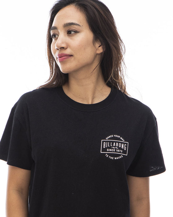 【OUTLET】BILLABONG レディース SQUARE ARCH LOGO TEE Ｔシャツ 【2024年夏モデル】