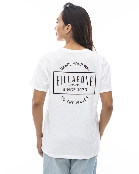 【OUTLET】BILLABONG レディース SQUARE ARCH LOGO TEE Ｔシャツ 【2024年夏モデル】