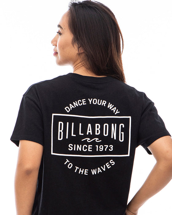 【OUTLET】BILLABONG レディース SQUARE ARCH LOGO TEE Ｔシャツ 【2024年夏モデル】