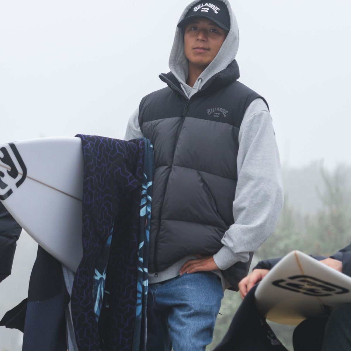 薄くて暖かいマンシングウェア　フェザー×ダウン　ヒートナビダウンベスト薄手重ね着 SALE】BILLABONG メンズ 【A/DIV.】 LIGHT DOWN KAWADA FEATHER ベスト