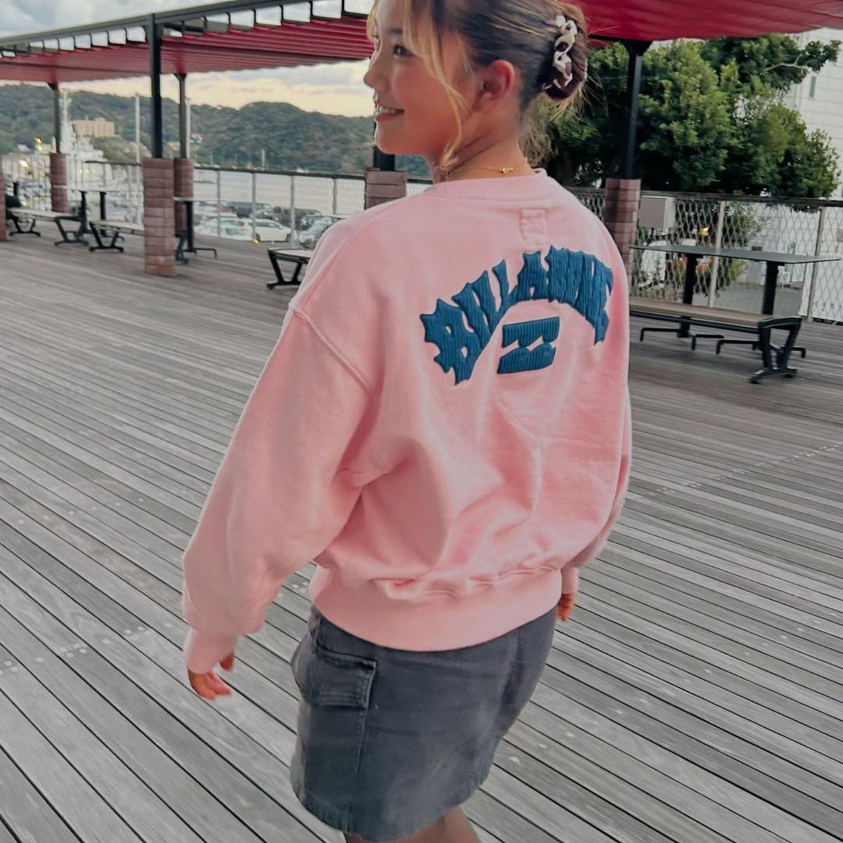 OUTLET】BILLABONG レディース ARCH LOGO LOOSE CROP トレーナー