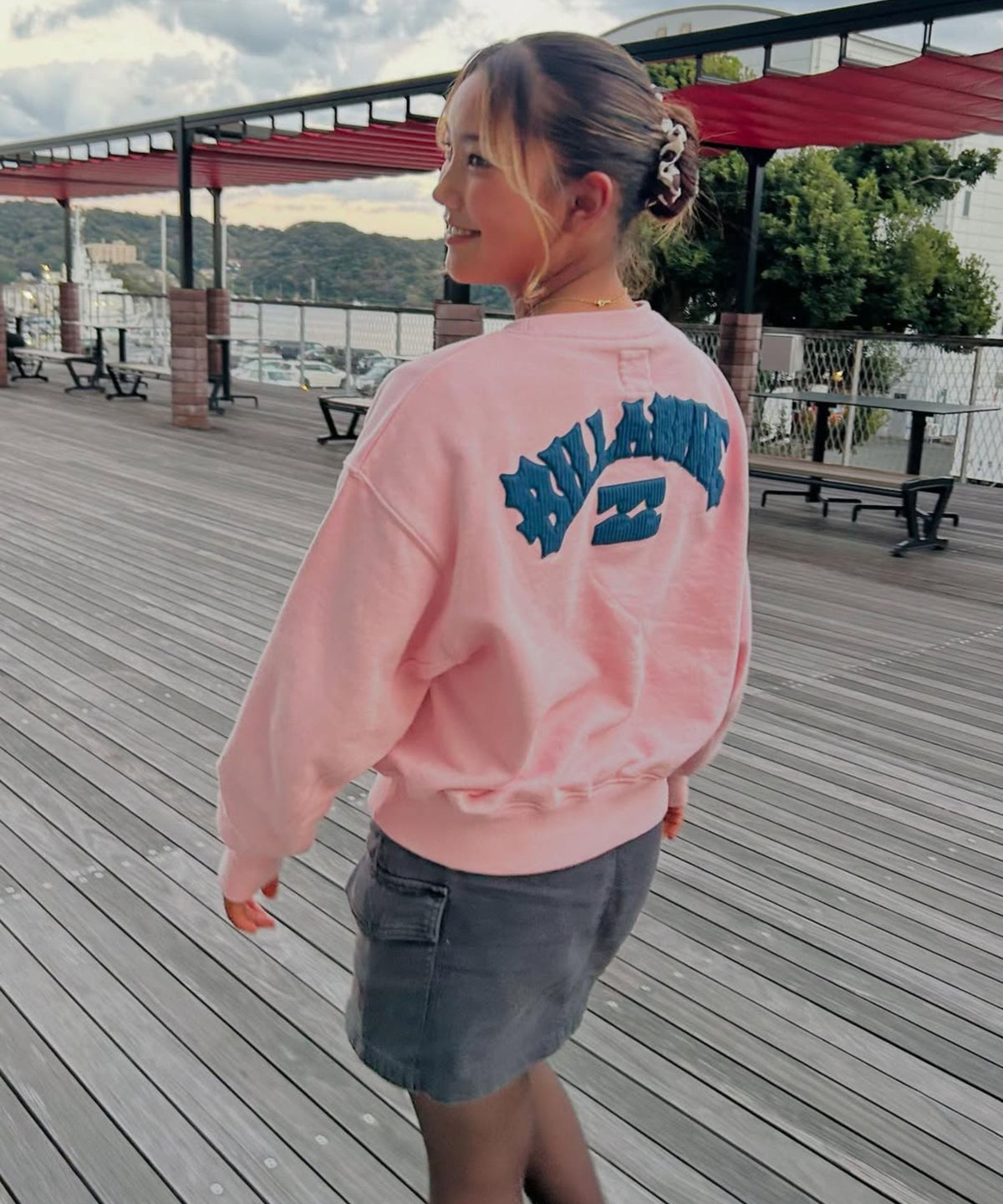OUTLET】BILLABONG レディース ARCH LOGO LOOSE CROP トレーナー