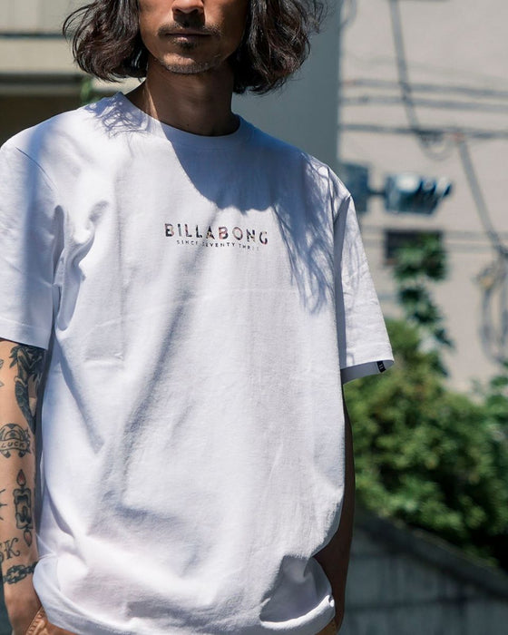 【OUTLET】BILLABONG メンズ UNITY LOGO Tシャツ 
【REGULAR FIT】 【2025年夏モデル】