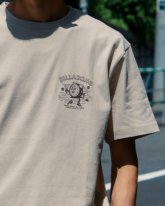 【OUTLET】BILLABONG メンズ TIME Tシャツ 
【REGULAR FIT】 【2025年夏モデル】