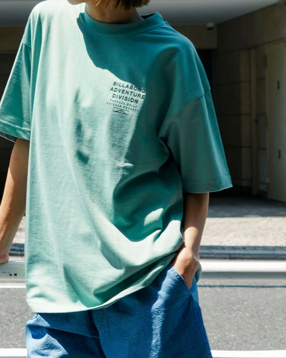 【OUTLET】BILLABONG メンズ 【A/DIV.】 ADIV LOGO 2.0 Tシャツ 
【WIDE FIT】【2025年夏モデル】