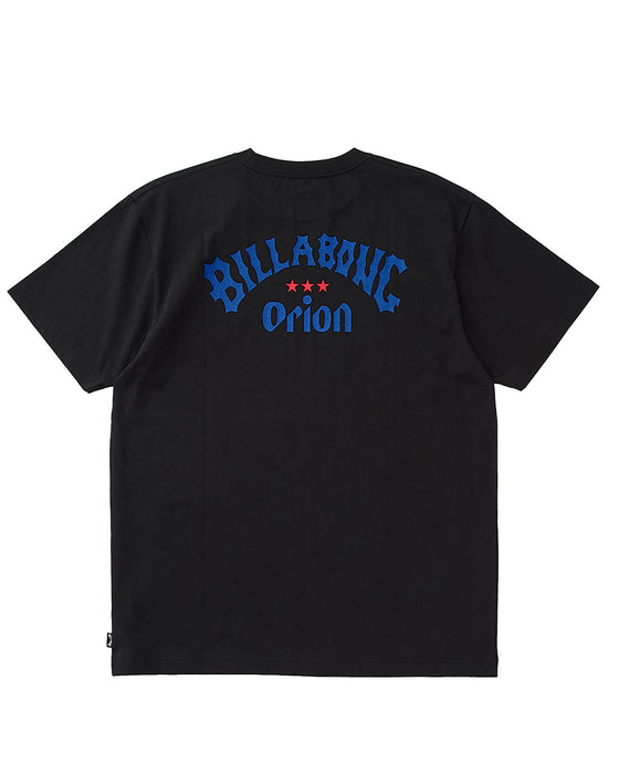 BILLABONG メンズ 【ORION BEER x BILLABONG COLLECTION】 ORION LOGO Tシャツ【REGULAR FIT】 【2025年夏モデル】