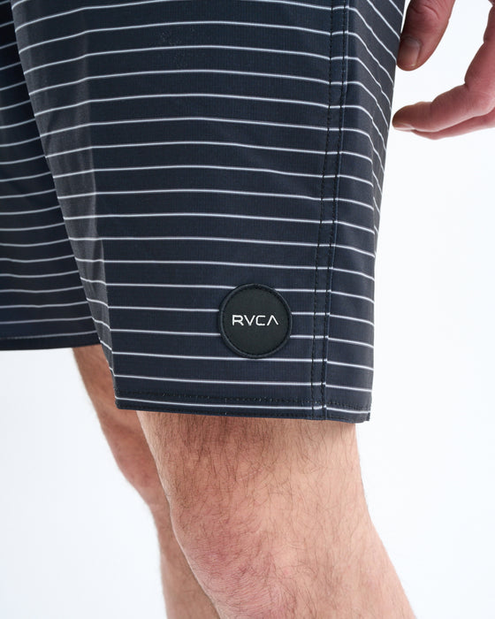 OUTLET FAMILY SALE】RVCA メンズ CURREN TRUNK 18 ボードショーツ