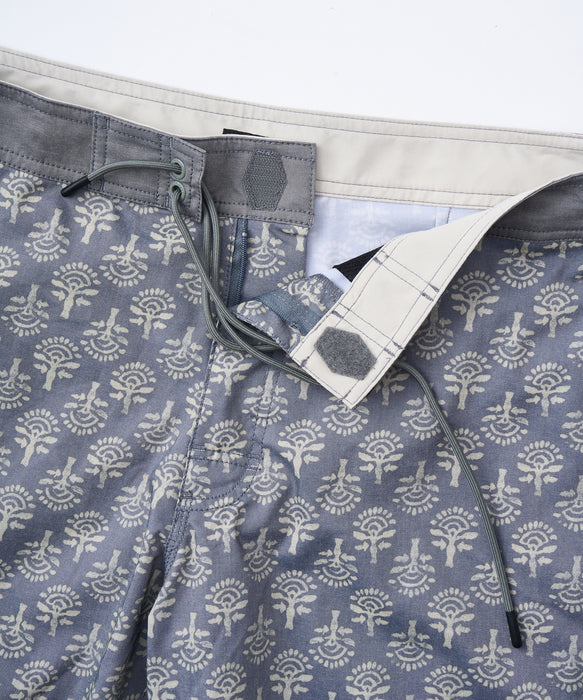 RVCA メンズ FREEPORT TRUNK 16 ボードショーツ 【2025年春夏モデル】 LED / 34