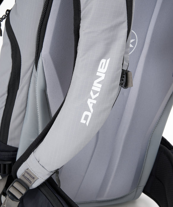 25/26' DAKINE POACHER BACKPACK 32L 新品未使用 25/26' DAKINE POACHER BACKPACK 32L 新品未使用 - メルカリ
