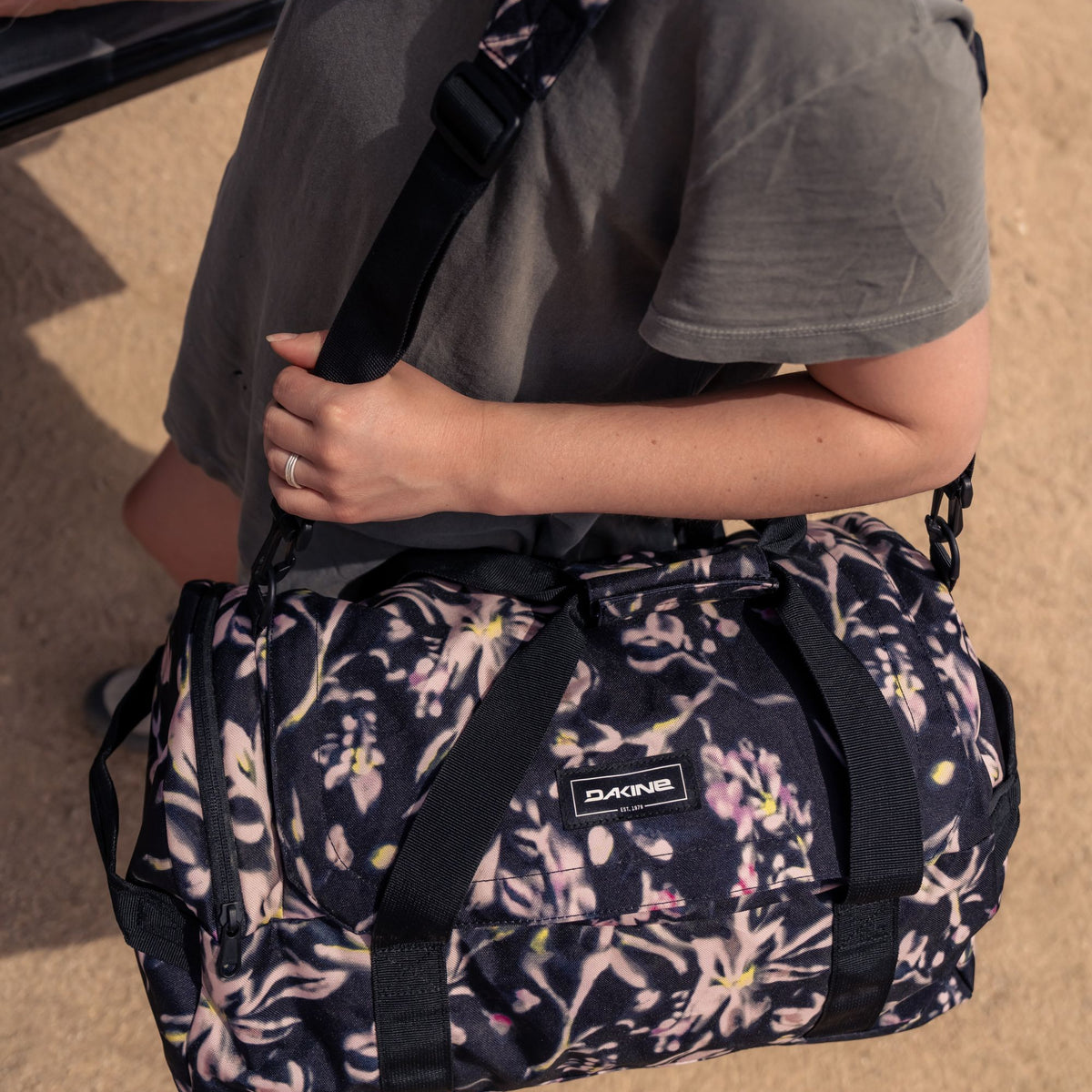 OUTLET】【直営店限定】 DAKINE EQ DUFFLE ショルダーバッグ 35L【2025