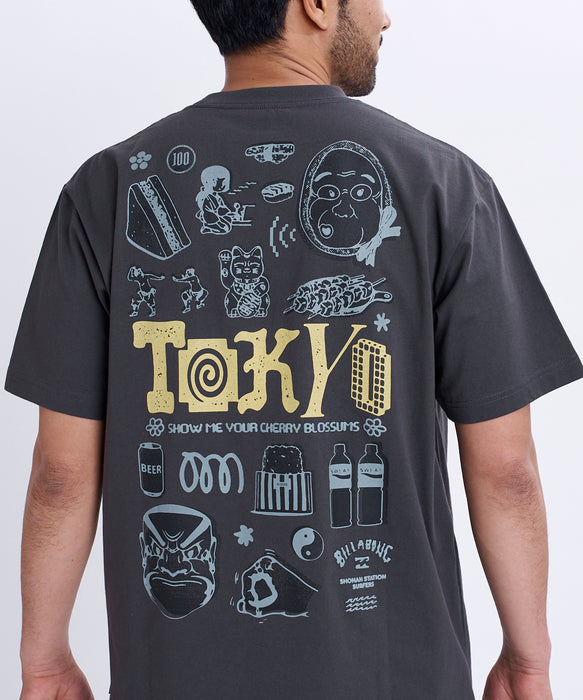 BILLABONG メンズ DESTINATION TOKYO Tシャツ 【2026年秋冬モデル】 WAA / XL