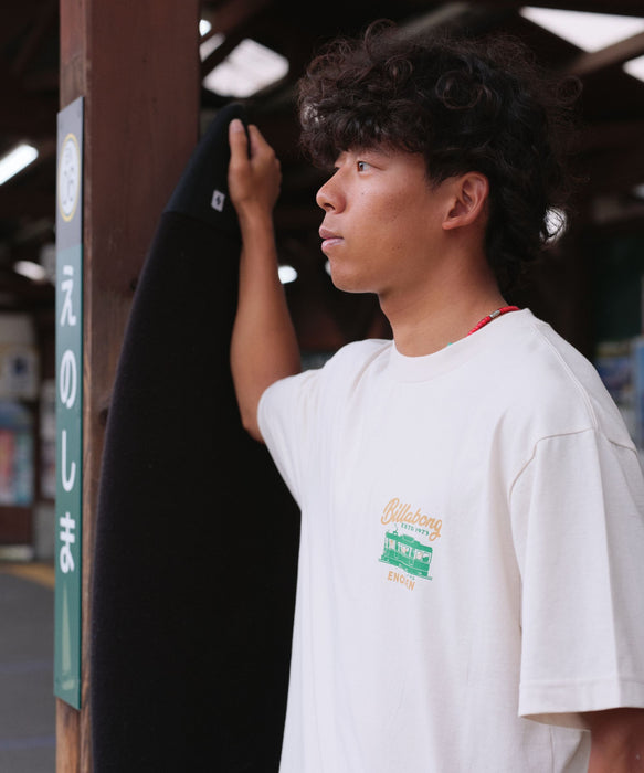BILLABONG メンズ SURF TRAIN Tシャツ【OVER FIT】【江ノ電×BILLABONG】【2026年秋冬モデル】