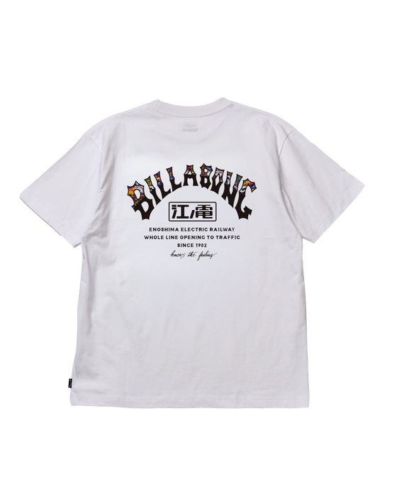 BILLABONG メンズ RE-ISSUE ARCH Tシャツ【OVER FIT】【江ノ電×BILLABONG】【2026年秋冬モデル】