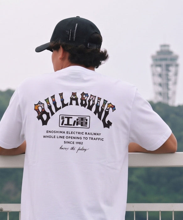 BILLABONG メンズ RE-ISSUE ARCH Tシャツ【OVER FIT】【江ノ電×BILLABONG】【2026年秋冬モデル】