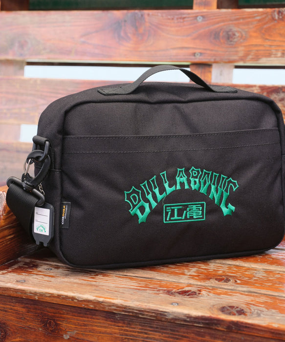 BILLABONG メンズ 江ノ電クルー ショルダーバッグ【江ノ電×BILLABONG】【2026年秋冬モデル】