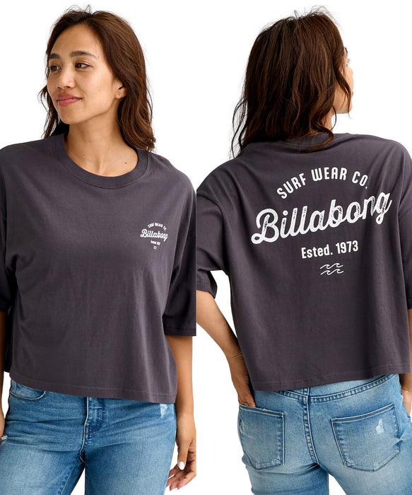 【SALE】BILLABONG ウィメンズ ARCH ROUGH LOGO CROP 【WIDE LOOSE CROPPED】Tシャツ 【2026年春夏モデル】