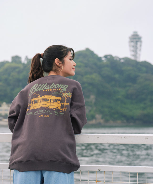 BILLABONG ウィメンズ SURF TRAIN CREW トレーナー 【江ノ電×BILLABONG】【BOY FIT】【2026年秋冬モデル】