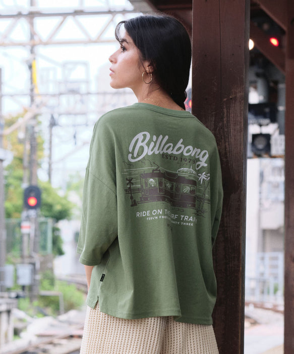 BILLABONG ウィメンズ SURF TRAIN Tシャツ 【江ノ電×BILLABONG】【LOOSE CROPPED】【2026年秋冬モデル】
