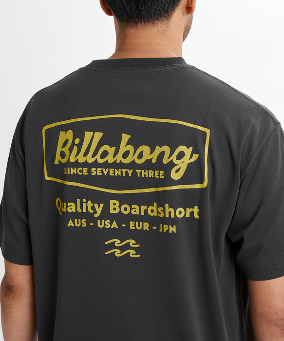 BILLABONG メンズ ROAD SIGN Tシャツ 【2026年夏モデル】 WAA / XL