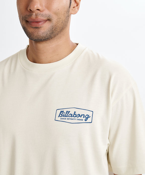 BILLABONG メンズ ROAD SIGN Tシャツ 【2026年夏モデル】 WGY / XL