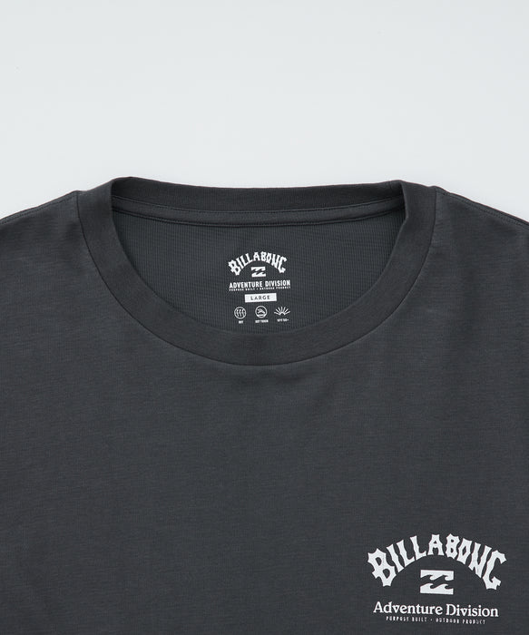 BILLABONG メンズ ADIV ARCH Tシャツ 【2026年夏モデル】 GMT / XL