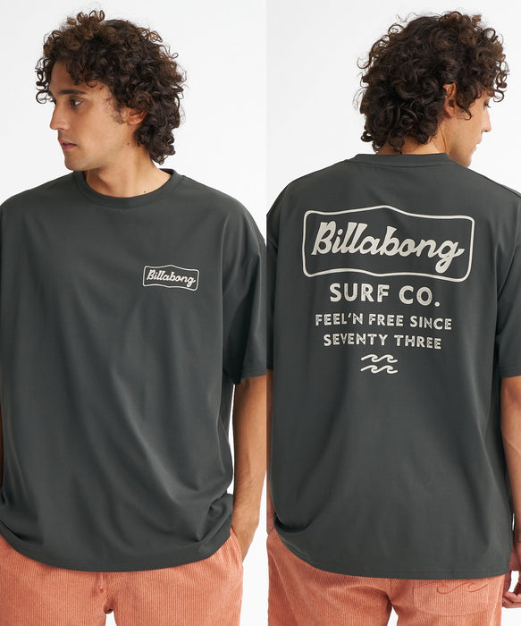 BILLABONG メンズ 【WIDE FIT】 
SOFFTY TEE サーフTシャツ 【2026年夏モデル】