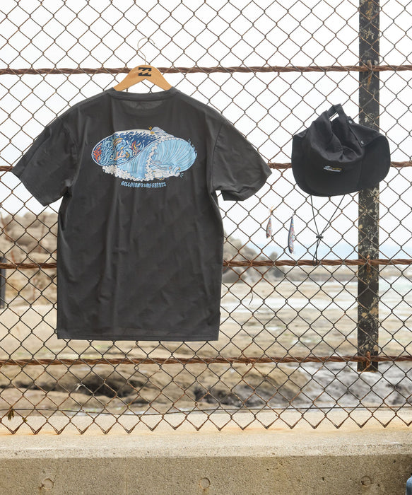 BILLABONG メンズ 【MEGABASS×BILLABONG】 
【OVER FIT】
MEGABASS SURF FLEX サーフTシャツ 【2026年夏モデル】