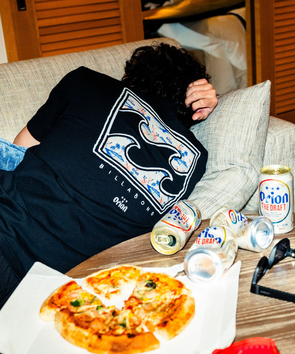 BILLABONG メンズ ADRIFT ORION 【ORION BEER x BILLABONG COLLECTION】【REGULAR FIT】Tシャツ 【2026年夏モデル】