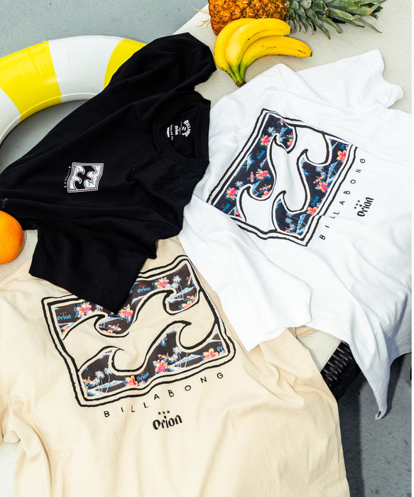 BILLABONG メンズ ADRIFT ORION 【ORION BEER x BILLABONG COLLECTION】【REGULAR FIT】Tシャツ 【2026年夏モデル】