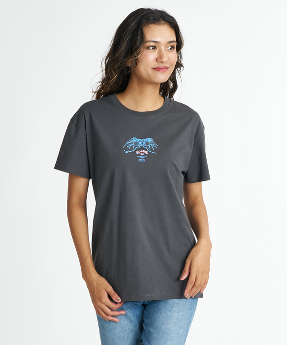 BILLABONG ウィメンズ DESTINATION TOKYO TEE Tシャツ 【2026年夏モデル】 WAA / M