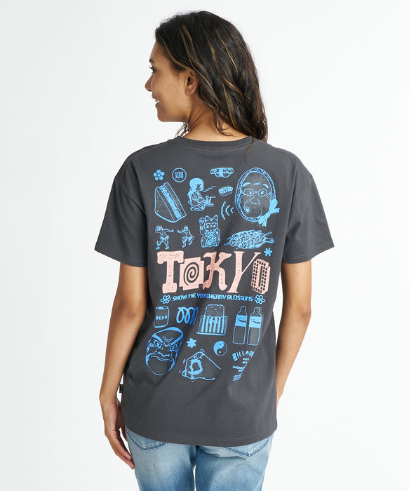 BILLABONG ウィメンズ DESTINATION TOKYO TEE Tシャツ 【2026年夏モデル】 WAA / M