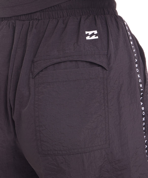 BILLABONG ウィメンズ UTILITY LOGO TAPE SHORTS ラッシュレギンス 【2026年夏モデル】 BLK / M