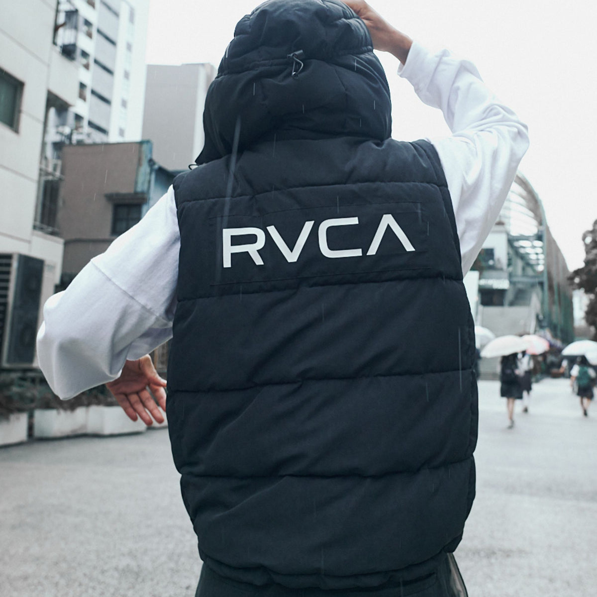 RVCA メンズ BACK PATCH PUFFER VEST 軽量高機能中綿 ベスト 【2026年