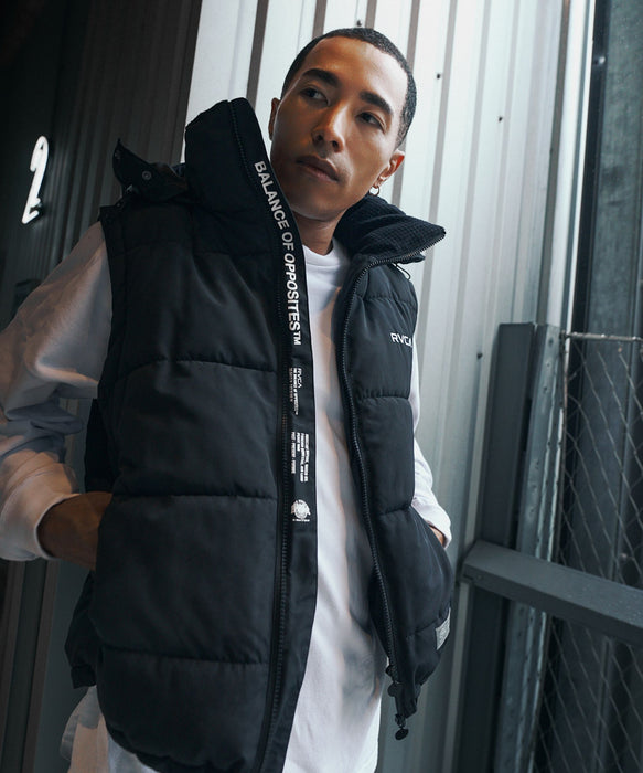 RVCA メンズ BACK PATCH PUFFER VEST 軽量高機能中綿 ベスト 【2026年秋冬モデル】