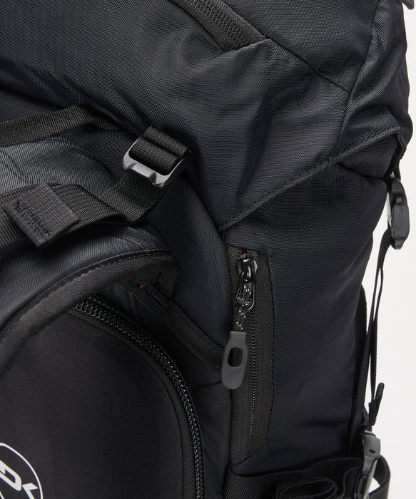 DAKINE POACHER BACKPACK 40L BLK / F