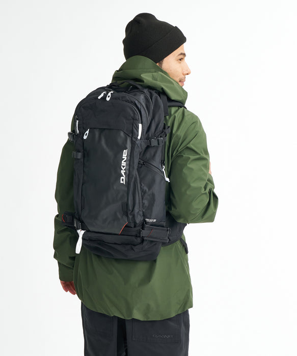 DAKINE POACHER BACKPACK 22L BLK / F