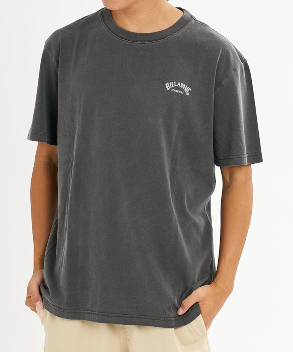 【直営店限定】BILLABONG メンズ ARCH FLAG HI SS HAWAII Tシャツ 【2026年秋冬モデル】