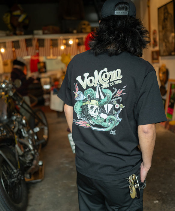 【直営店限定】 VOLCOM メンズ FUSTY WORKS 2025 SS TEE Ⅱ Tシャツ 【2026年春夏モデル】